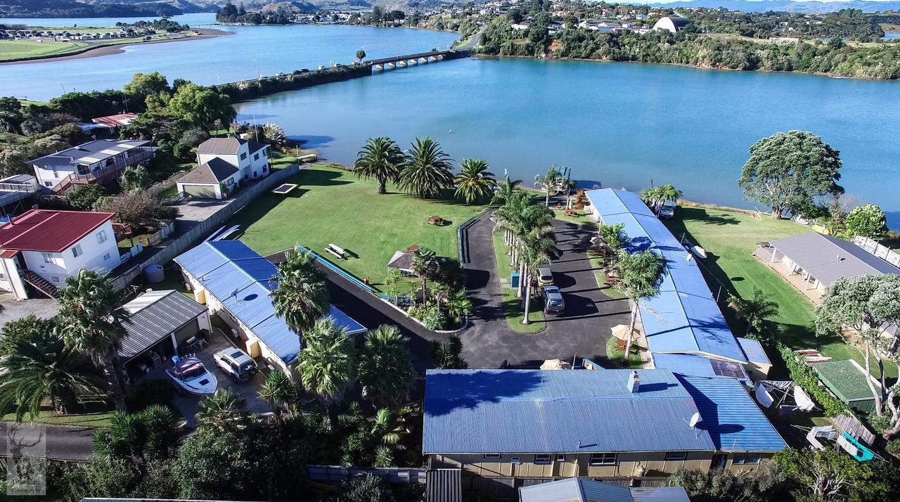 Raglan Palm Beach Motel Ngoại thất bức ảnh