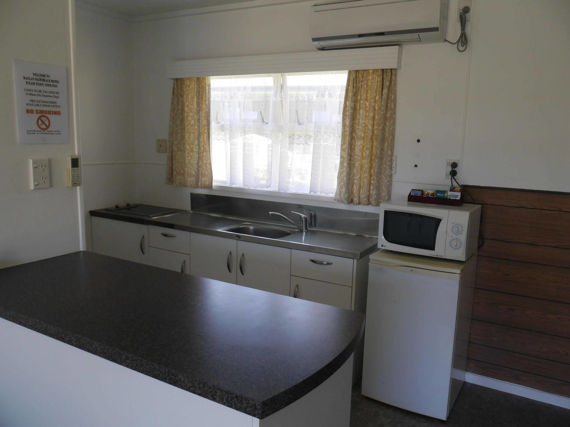Raglan Palm Beach Motel Ngoại thất bức ảnh