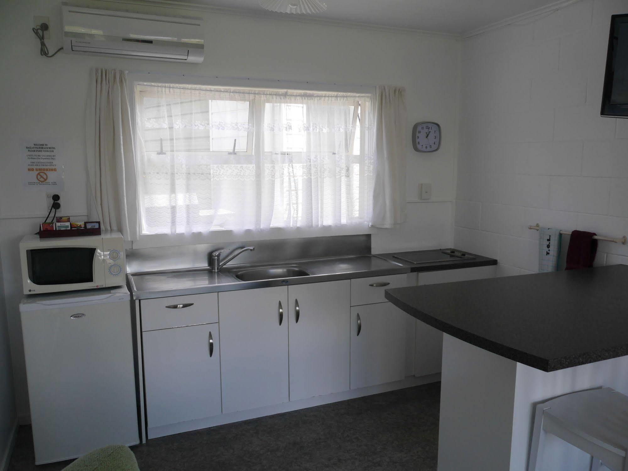 Raglan Palm Beach Motel Ngoại thất bức ảnh